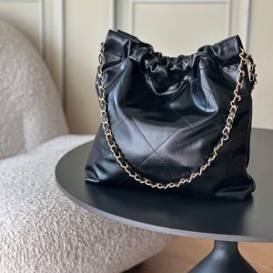 Alternative view of Top-tier goods_High-volume pricing p750 France·Premium bespoke Chane1

AS3260# Chanel 2022 New Arrival Oiled Leather Calfskin Drawstring Tote

Exclusive real-shot Chanel chain bag, shoulder bag—autumn/winter runway style💃 Soft and comfortable, exceptional quality. Beauty lovers, grab yours now! 

Pairs perfectly with winter coats. Versatile, minimalist, and spacious!

Size: 35x37x7cm