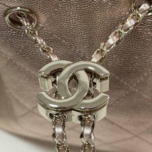 Alternative view of 𝟤𝟧𝖡𝖺𝗀 New Arrival Champagne Gold Small Size
Retail Price 𝟦𝟩𝟪𝟢𝟢𝗋𝗆𝖻 Purchase Development~

Runway Hit 𝟤𝟧𝖡𝖺𝗀 Hippie 𝗁𝗈𝖻𝗈🔥
Unique design with a bold, commanding style
Extra-large capacity effortlessly holds daily essentials❕
The ultimate value companion for shopping and travel

Leather: 𝖠𝗇𝗍𝗂𝖻𝖺 Glossy 𝗓𝗉 Calfskin
Dimensions: 𝟥𝟢*𝟤𝟨*𝟣𝟦 𝖼𝗆
Model: AS5293