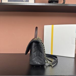 Alternative view of 780AS92990# Black Ball-Patterned Edge with Light Gold Handle
💜Exclusive Background💜 Genuine Product Photos Top-Quality Item👜
Coco Handle Flap Handbag🎁 Dimensions: 24*14*10cm