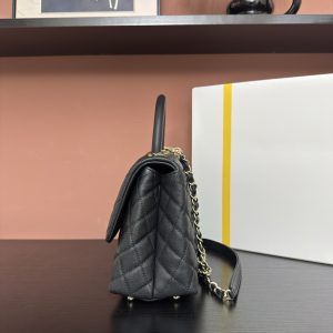 Alternative view of 810AS92991# Black Ball Pattern Light Gold Unstitched Edge Black Handle
💜Exclusive Background💜 Top-Quality Product with Actual Photos👜
Coco Handle Flap Handbag🎁 Dimensions: 29*18*12cm