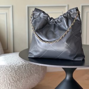 Alternative view of Top-tier goods_p High-volume pricing p780 France · Premium bespoke Chane1

AS3261# Chanel 2022 New Arrival Oiled Leather Calfskin Drawstring Tote

Exclusive real-shot Chanel chain bag, shoulder bag. Fall/Winter runway style💃 Soft and comfortable, exceptional quality. Beauty lovers, grab yours now! 

Pairs perfectly with winter coats. Versatile, minimalist, and spacious!

Size: 39x42x8cm