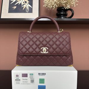 810AS92991# Burgundy Ball Pattern with Gold Trim 💜 Exclusive Background 💜
Authentic Product Photos, Top-Quality Goods 👜 Timeless Classic Handbag～
Coco Handle Flap Tote Bag 🎁 Dimensions: 29*18*12cm