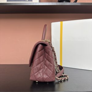 Alternative view of 810AS92991# Burgundy Ball Pattern with Gold Trim 💜 Exclusive Background 💜
Authentic Product Photos, Top-Quality Goods 👜 Timeless Classic Handbag～
Coco Handle Flap Tote Bag 🎁 Dimensions: 29*18*12cm