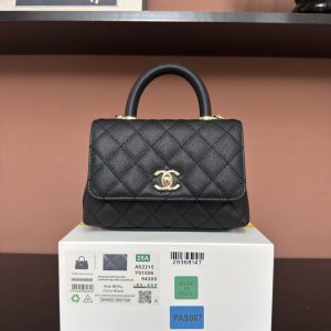 750AS2215# Black Ball-Patterned Edge with Light Gold Handle
💜Exclusive Background💜 Genuine Product Photos - Top-Quality Item👜
Coco Handle Flap Handbag🎁 Dimensions: 19*14*9cm