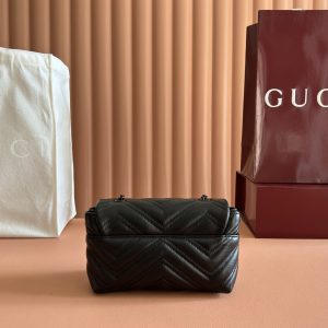 Alternative view of p770. 💋💋💋【Complete with original boutique packaging】This mini shoulder bag from the iconic GG Marmont collection is expertly crafted from supple calf leather, creating a standout new piece. Tone-on-tone enamel-finished double G hardware infuses this item with brand identity.Taupe quilted V-grain nappa leather Taupe enamel hardware Taupe ribbed woven lining Double G chain and calf leather shoulder strap (approx. 54.9 cm height) Magnetic snap closure Model: 856368.Dimensions: 20 cm (W) x 12 cm (H) x 6.5 cm (D) Weight: Approx. 330 g Color: Black/Soft Leather.