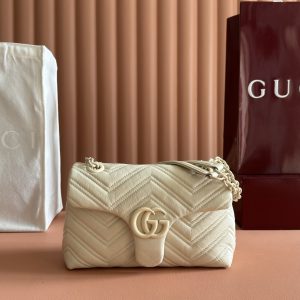 p850💋💋💋【Original Factory Packaging with Full Counter Accessories】This iconic GG Marmont series handbag is meticulously crafted from exceptionally supple calfskin leather, adorned with double G-shaped hardware and paired with a multi-faceted chain shoulder strap. The entire bag structure is soft and refined.Black quilted V-shaped nappa leather with tonal enamel hardware Black rayon lining Double G interior: 1 open pocket Slide chain shoulder strap: 23.5cm - 45cm Magnetic snap closure Model: 855371.Dimensions: 23 cm (W) x 17 cm (H) x 9 cm (D) Weight: Approx. 0.75 kg