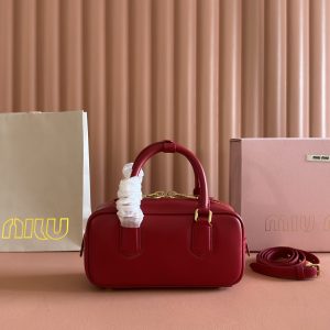 Alternative view of p970💋💋💋【Complete Counter Packaging】Miu Miu Caramel Bowling Bag Look! Miu Miu Women's Arcadia Calfskin Tote Crossbody Bag👝 Lightweight padding enhances the bag's full silhouette, exuding metropolitan flair.The lettering logo, complemented by the finish of the metal hardware, bridges the gap between function and decoration, lending this tote a unique aesthetic and timeless charm. Dimensions: 22✖️10.5✖️7.5cm Style No.: 500142