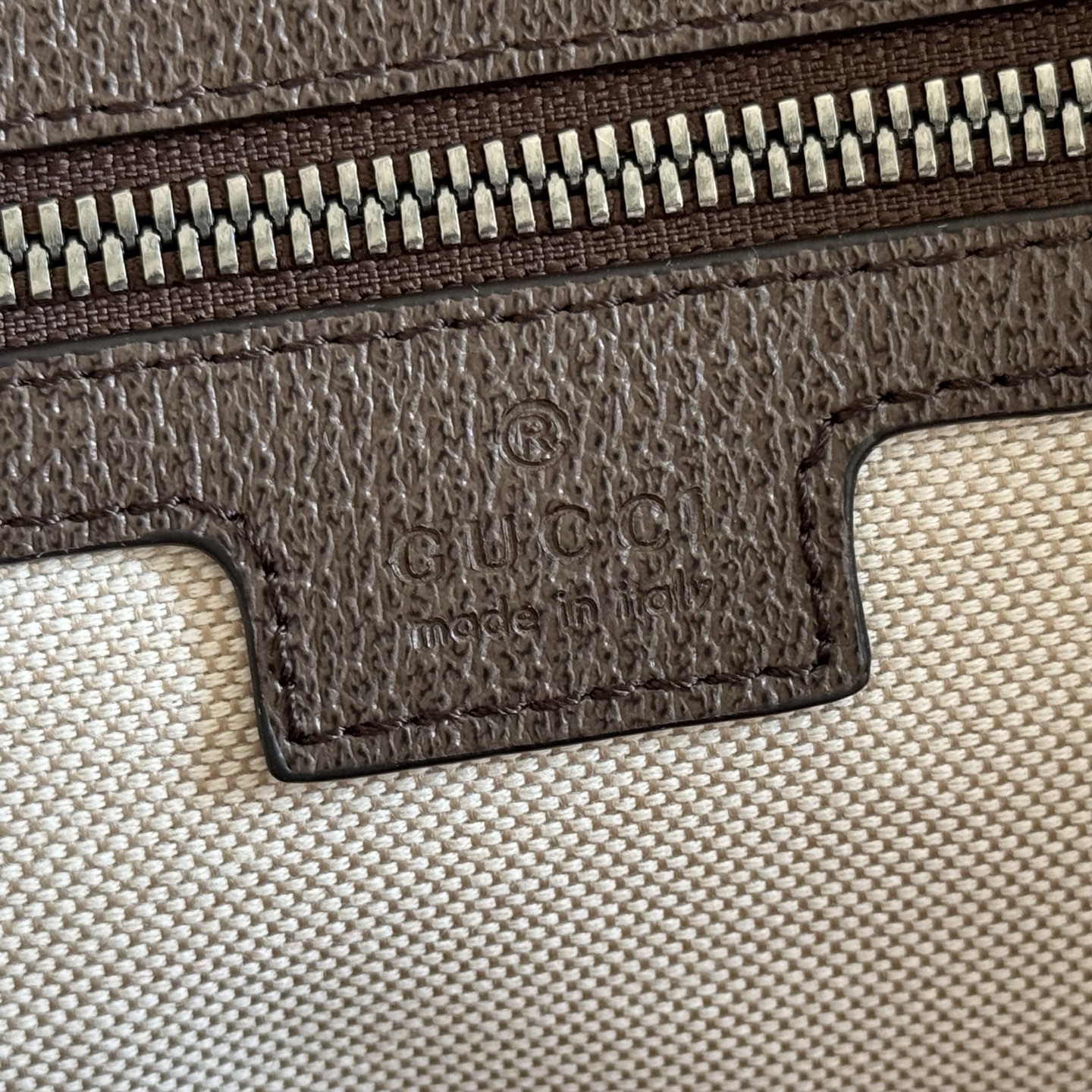 p970๐๐๐ Vibrant camouflage meets distinctive color combinations, reimagining the iconic GG pattern. Crafted from marble-effect GG monogram coated fabric, this travel bag features a matching ID tag and key ring.Pink and red camouflage marble GG monogram coated fabric Brown, pink, and red leather trim Palladium-tone hardware Natural cotton-linen lining Double G Capacity: 28 liters Interior: 1 zippered pocket Exterior: 1 removable luggage tag, 1 lock, 1 key ring Handle height:12 cm. Detachable, adjustable leather shoulder strap (height: 119 cm - 134 cm). Zipper closure. Model: 834460. Dimensions: 44 cm (width) x 29 cm (height) x 25 cm (depth). Weight: approx. 2.3 kg. Color: Pink Camouflage/PVC. Made in Italy. - Image 8