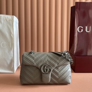 p850💋💋💋【Original Factory Packaging with Full Counter Accessories】This iconic GG Marmont series handbag is meticulously crafted from exceptionally supple calfskin leather, adorned with double G-shaped hardware and paired with a multi-faceted chain shoulder strap. The entire bag structure is soft and refined.Black quilted V-shaped nappa leather with tonal enamel hardware Black rayon lining Double G interior: 1 open pocket Slide chain shoulder strap: 23.5cm - 45cm Magnetic snap closure Model: 855371.Dimensions: 23 cm (W) x 17 cm (H) x 9 cm (D) Weight: Approx. 0.75 kg