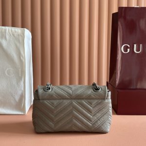 Alternative view of p850💋💋💋【Original Factory Packaging with Full Counter Accessories】This iconic GG Marmont series handbag is meticulously crafted from exceptionally supple calfskin leather, adorned with double G-shaped hardware and paired with a multi-faceted chain shoulder strap. The entire bag structure is soft and refined.Black quilted V-shaped nappa leather with tonal enamel hardware Black rayon lining Double G interior: 1 open pocket Slide chain shoulder strap: 23.5cm - 45cm Magnetic snap closure Model: 855371.Dimensions: 23 cm (W) x 17 cm (H) x 9 cm (D) Weight: Approx. 0.75 kg