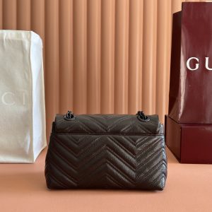 Alternative view of p850💋💋💋【Original Factory Packaging with Full Counter Accessories】This iconic GG Marmont series handbag is meticulously crafted from exceptionally supple calfskin leather, adorned with double G-shaped hardware and paired with a multi-faceted chain shoulder strap. The entire bag structure is soft and refined.Black quilted V-shaped nappa leather with tonal enamel hardware. Black rayon lining. Double G interior: 1 open pocket. Sliding chain shoulder strap: 23.5cm - 45cm. Magnetic snap closure. Model: 855371.Dimensions: 23 cm (W) x 17 cm (H) x 9 cm (D) Weight: Approx. 0.75 kg Color: Brown/Soft Leather.