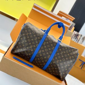 Alternative view of Internal Price P1150. M12633 [Genuine Leather, Full Steel, Chip Edition with Complete Boutique Packaging] KEEPALL BANDOULIÈRE 50 Travel Bag This Keepall Bandoulière 50 travel bag features Monogram Macassar canvas with a vibrant top handle, detachable shoulder strap, and leather nameplate. Its striped fabric lining pays homage to the brand's original trunks. 29 x 23 x 50 cm (H x W x L)