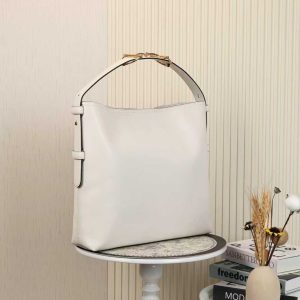 Alternative view of Batch 340...2025 Fall/Winter Collection. The Gucci Beatrix handbag is expertly crafted from black calf leather, featuring a shoulder strap adorned with the iconic horsebit detail that infuses casual silhouettes with the brand's signature essence. Gold-tone hardware adds a touch of refined elegance, while an interior zippered pocket ensures daily essentials are securely stored. Combining elegant design with practical functionality, it effortlessly accommodates everyday necessities.Black supple smooth calf leather Gold-tone hardware Black cotton-linen blend lining Shoulder strap with horsebit detail Interior: Zippered pocket Adjustable shoulder strap height: 26 cm - 33 cm; Length: 94 cm Model: 850546 Dimensions: 40 cm (W) x 36 cm (H) x 12 cm (D) Weight: Approx. 1 kg Color: White full leather.Designed in Italy