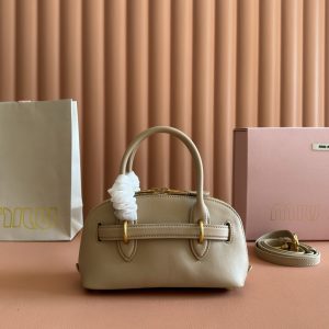 Alternative view of p970💋💋💋【Full Counter Packaging】Aventure Nappa Leather Tote/Crossbody Bag ~ Mini 21cm Size: W21×14.5×8.5cm【Mini】Style No.: MM0_5BP240MM Model Photo