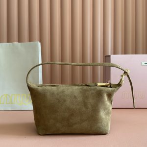 Alternative view of p730💋💋💋【Full Counter Packaging】5NE841, New Lunchbox Bag. Matte front with signature Miu Miu logo. Cotton lining. Ultra-lightweight. Generous capacity. Stylish with any outfit. Suitable for all seasons. Dimensions: Base length 19cm, Opening width 25.5cm, Height 14cm, Base width 10cm.