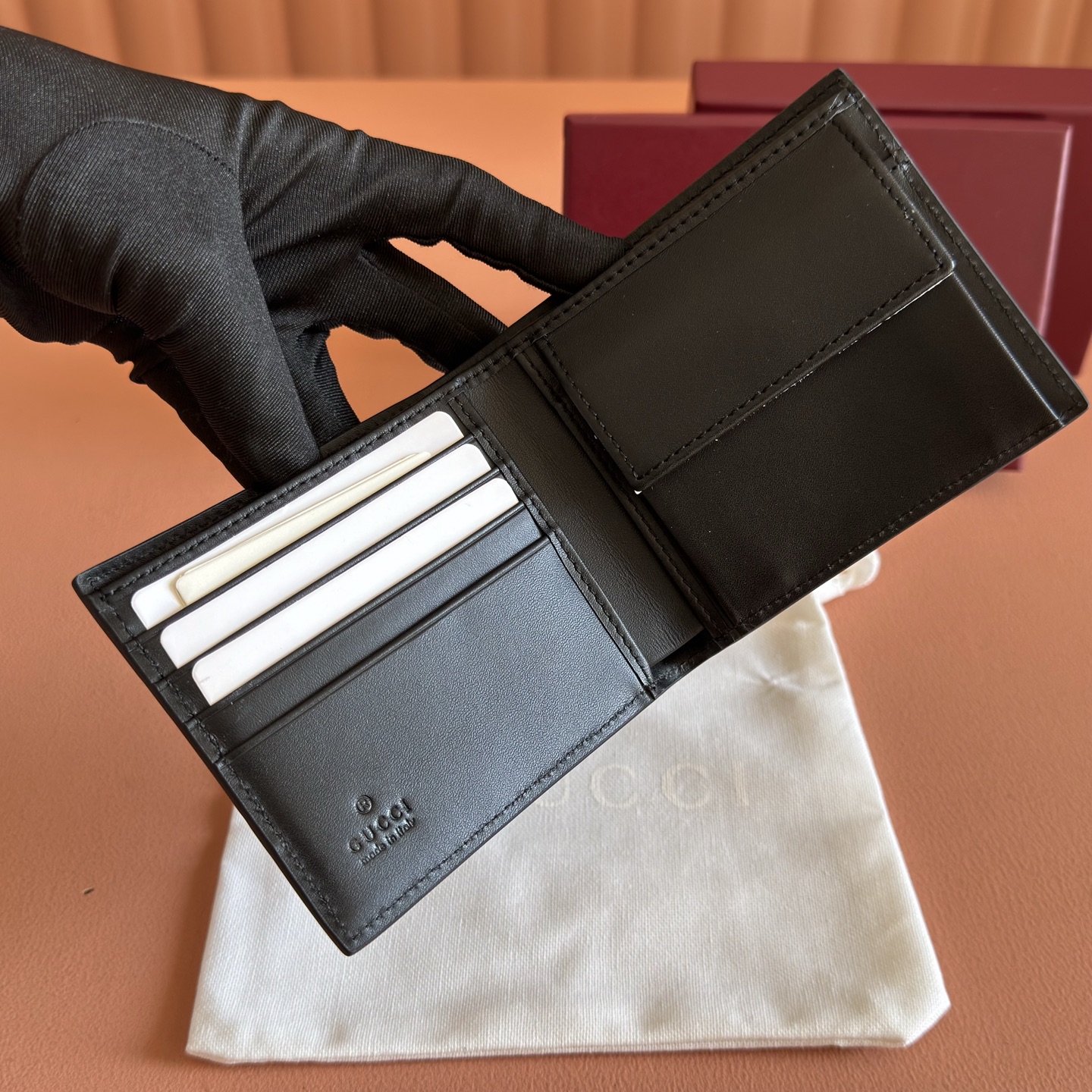 p325💋💋💋【Full Counter Packaging】The GG Emblem collection reimagines timeless elegance and masterful craftsmanship with GG-embossed smooth calf leather. This wallet, meticulously crafted from GG-embossed calf leather, expands the new compact accessories line.💋💋Black GG embossed calf leather Black taffeta lining 💋💋 Model: 850177 Dimensions: 11 x 9 cm Color: Black embossed - Image 6