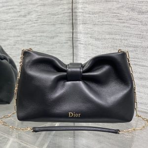 In Stock‼️🎀Dior-LAMBSKIN 2026 Spring/Summer New Arrival LAMBSKIN Chain Bag. A fresh silhouette crafted from supple calfskin leather, exuding elegant sophistication. This versatile design effortlessly accommodates daily essentials, making it the perfect companion for both daytime and evening wear.Features a detachable chain strap adorned with a bow🎀 for added charm. Can be carried by hand or worn crossbody. 0713 Size: 26*16*10cm