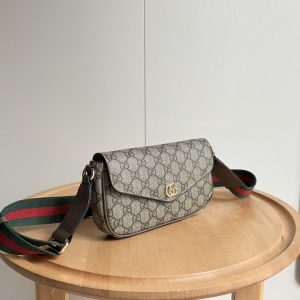 Alternative view of Batch 280... Model: 764961 Envelope Bag Dimensions: 13x22x4cm This envelope bag that's all over Xiaohongshu is seriously practical for daily outings. Easily fits two phones and touch-up makeup essentials. Best of all, it's incredibly lightweight! Classic red and green woven straps paired with vintage floral print! Super versatile!