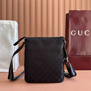 Alternative view of p450. 💋💋💋【Full Counter Packaging】GG Crossbody Bag. This GG Pre-Fall selection offers the perfect everyday accessory. Crafted with classic interlocking monogram details, this versatile piece reimagines timeless style for contemporary wear.Crafted from black GG Supreme canvas, this crossbody bag features a woven strap for added flair. Black GG Supreme canvas, black leather trim, cotton-linen blend lining. Model: 449183. Dimensions: 20 cm (W) x 21 cm (H) x 3 cm (D). Color: Black/Canvas.