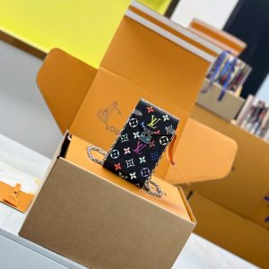 Internal Price P770【Premium MB High-Stretch Fabric】 MÉTIS Phone Case Model: M14098 Black Materials: A+ Grade Full Steel Hardware, Imported High-Stretch Fabric Packaging: Full Premium Duty-Free MB Packaging Dimensions: 17.5 x 4 x 10.4 cm (Height x Width x Length)