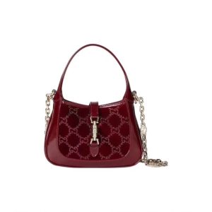 Introduction: The new 2026 Jacqueline Kennedy favorite, she carried it to various events, making it a celebrity must-have. This mini-sized version features all-copper hardware chains, sheepskin lining, and a shoulder strap upgraded to a more refined metal chain ⛓ perfectly showcasing the bag's uniqueness.💐Model✨836684💐Material✨Crafted from premium imported cowhide leather, natural bamboo grain texture, solid brass hardware with authentic polished finish👏Distinctive grain patterns, exquisite texture, supreme quality!💐Dimensions✨19x13x4cm