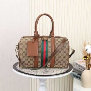 Batch 330... The Ophidia collection pays homage to the brand's heritage with its signature striped webbing and gold-tone double G elements.Crafted in GG canvas, this Boston bag features classic color combinations to enhance seasonal looks. Beige and brown GG canvas Brown leather trim Gold-tone hardware Green linen-cotton blend lining Double G handles (10 cm high) Detachable and adjustable leather shoulder strap (Height: 48 cm) Zipper closure Model: 857595.Dimensions: 30 cm (W) x 16 cm (H) x 20 cm (D) Weight: Approx. 1 kg Color: Apricot Canvas/Brown