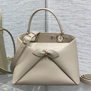 Alternative view of Light Gold In Stock‼️ Dior 2026's newest bow-adorned tote bag, featuring a signature bow welded into the design. The bow no longer carries that sweet, girlish vibe—its newly crafted silhouette and shape, paired with versatile color options, suit a wide range of styles. It strikes the perfect balance between sweet and edgy. Size: 28*10*22 cm