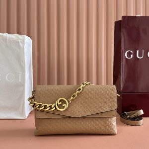 p910💋💋💋【Genuine Leather Configuration with Full Boutique Packaging】This handbag blends modern silhouettes with the brand's iconic patterns.This sleekly tailored piece features an antique gold-tone chain adorned with circular interlocking double G details. Its two-compartment design offers ample interior storage. Mustard yellow GG print embossed suede Antique gold-tone hardware Brown cotton-linen blend lining Interior: 2 compartments, 1 open pocket Chain shoulder strap height: 15 cm;Length: 45 cm. Detachable, adjustable leather shoulder strap (Height: 40 cm - 46 cm; Length: 87 cm - 97 cm). Magnetic snap closure. Model: 857622. Dimensions: 28 cm (W) x 16 cm (H) x 7 cm (D). Weight: Approx. 0.9 kg. Color: Apricot/Embossed.