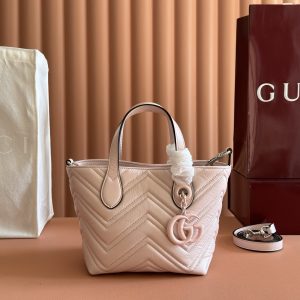 p810💋💋💋【Complete Counter Packaging】The brand's iconic GG Marmont collection features handcrafted handbags in supple calf leather, adorned with double G hardware to create a soft silhouette.This handbag features an iconic accessory charm, allowing versatile styling between structured tote and supple bucket silhouettes. Black quilted V-shaped nappa leather Matching enamel hardware Black rayon lining Double G handles: Height 10 cm Detachable calf leather shoulder strap (Height: 53 cm;Length: 101 cm) Magnetic closure Model: 855391. Dimensions: 17.5 cm (W) x 17 cm (H) x 12.5 cm (D) Weight: Approx. 0.35 kg Color: Pink/Soft Leather.