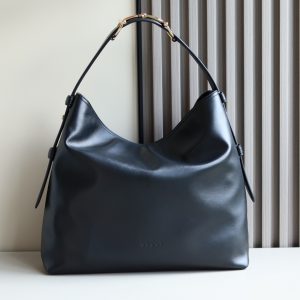 Batch 370...2025 Fall/Winter Collection. The Gucci Beatrix handbag is expertly crafted from black calf leather, featuring a shoulder strap adorned with the iconic horsebit detail that infuses casual silhouettes with the brand's essence. Gold-tone hardware adds a touch of refined luxury, while an interior zippered pocket ensures daily essentials stay securely stored. Combining elegant design with practical functionality, it effortlessly accommodates everyday necessities.Black supple smooth calf leather Gold-tone hardware Black cotton-linen blend lining Shoulder strap with horsebit detail Interior: Zippered pocket Adjustable shoulder strap height: 26 cm - 33 cm; Length: 94 cm Model: 850546 Dimensions: 40 cm (W) x 36 cm (H) x 12 cm (D) Weight: Approx. 1 kg Color: Black full leather.Designed in Italy