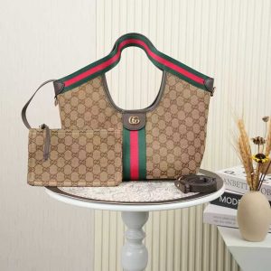 Batch of 300... GUCCI new arrivals, boutique-quality, top-tier authentic factory surplus, real photos! Style No.: 860845 Coffee Apricot Fabric 🎈🎈🎈 Dimensions: 25cm (W) x 20cm (H) x 15cm (D), 🎉🎉🎉 Now shipping!