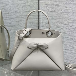 Alternative view of Silver Buckle In Stock‼️ Dior 2026's latest bow-adorned tote bag, featuring a signature bow welded into the design. The bow no longer evokes a sweet, girlish vibe; instead, its newly crafted silhouette and shape, paired with a rich color palette, suit a diverse range of individuals. It strikes the perfect balance between sweet and edgy. Size: 28*10*22