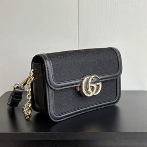 Alternative view of Batch 330... Style No.: 826761 Dimensions: 21.5x14x9cm The G House Go collection is born for movement. This shoulder bag, crafted with refined and lightweight GG Monogram, features an elegant chain strap, adding another standout piece to the Spring/Summer 2025 collection. Its interior layout is highly practical, with a detachable mirror on the back panel.Inside: Three main compartments, one zippered pocket Outside: Detachable mirror on the back