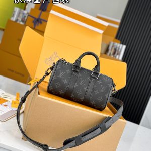 Internal Price: 900【Premium MB High-Stretch Fabric】 KEEPALL XS Handbag Model: M45947 Materials: A+ Grade Solid Steel Hardware, Imported High-Stretch Fabric Packaging: Full Premium Duty-Free MB Packaging Dimensions: 21x12x9cm