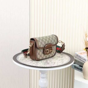 Alternative view of Batch 300...🔥🔥 💞𝙃𝙤𝙧𝙨𝙚𝙗𝙞𝙩 𝙢𝙞𝙣𝙞 Saddle Bag The mini size you've been dreaming of is finally here! The designer totally gets your girly heart—this is absolutely the next big hit, though it's already flying off the shelves! The size is super cute and comes with two interchangeable straps: a thick strap + a thin strap for the perfect combo. If you thought the 25 was too big before, go ahead and grab the mini this time. This time, Gucci has really gone above and beyond to meet all your needs—nothing you can't imagine. Model: 658574, Dimensions: 20.5*14*5cm