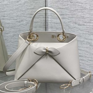 Light Gold In Stock‼️ Dior 2026's newest bow handbag, featuring a signature bow design integrated into the collection. The bow no longer carries a sweet, girlish vibe—its newly designed silhouette and shape, paired with versatile color options, strike the perfect balance between sweet and edgy. Size: 28*10*22