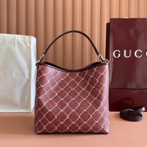 Alternative view of p640🔥【Full Counter Packaging】The GG Emblem collection reinterprets the brand's timeless elegance and masterful craftsmanship. This bucket bag features GG monogrammed coated fabric with stirrup motifs, while its webbing cotton lining and internal compartments enhance practicality.Pink and Gucci Encarna Red GG monogram coated fabric Pink leather trim Light gold-tone hardware Pink cotton-linen lining Additional D-ring for attaching removable accessories Interior: Two compartments and one central snap-closure compartment Hook-and-loop closure Top handle (Height: 14 cm) Removable, adjustable leather shoulder strap (Height: 52 cm - 57.5 cm; length: 107 cm - 114 cm) Magnetic snap closure Model: 815103 Dimensions: 25 cm (W) x 25 cm (H) x 15 cm (D) Weight: Approx. 0.45 kg Color: Pink/Ancor Red Made in Italy