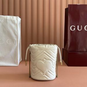 Alternative view of P600. 📣📣📣【Genuine Leather with 🌈 Configuration & Full Boutique Packaging】🔥🔥 This Marmont series mini bucket bag is expertly crafted from blue twill-stitched leather, featuring the brand's iconic interlocking double G hardware on the front for a fresh take on its standout silhouette.As the collection's emblem, the double G hardware evolved from a belt buckle inspired by a 1970s archival piece. Its metal chain shoulder strap offers versatile carrying options, elevating this compact accessory with refined elegance. Model: 575163 Dimensions: 17x19x10cm