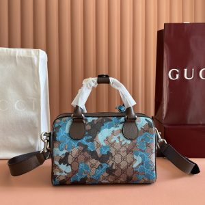 Alternative view of p770💋💋💋【Original Factory Packaging with Full Counter Set】Vibrant camouflage meets distinctive color combinations, reimagining the classic GG motif. This travel bag features a marble GG monogram coated fabric with a matching identity tag.Pink and red camouflage marble GG monogram coated fabric Brown, pink, and red leather trim Palladium-tone hardware Natural cotton-linen lining Double G interior: 1 zippered pocket Exterior: 1 removable luggage tag Handle height: 11 cm Removable adjustable leather shoulder strap (height: 110 cm - 128 cm) Zipper closure Model: 854860. Dimensions: 25 cm (W) x 16 cm (H) x 14 cm (D) Weight: approx. 856 g Color: Camouflage Blue/PVC.