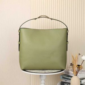 Batch 340...2025 Fall/Winter Collection. The Gucci Beatrix handbag is expertly crafted from black calf leather, featuring a shoulder strap adorned with the iconic horsebit detail that infuses casual silhouettes with the brand's essence. Gold-tone hardware adds refined sophistication, while an interior zippered pocket ensures daily essentials stay secure. Combining elegant design with practical functionality, it effortlessly accommodates everyday necessities.Black supple smooth calf leather Gold-tone hardware Black cotton-linen blend lining Shoulder strap with horsebit detail Interior: Zippered pocket Adjustable shoulder strap height: 26 cm - 33 cm; Length: 94 cm Model: 850546 Dimensions: 40 cm (W) x 36 cm (H) x 12 cm (D) Weight: Approx. 1 kg Color: Green Full LeatherDesigned in Italy