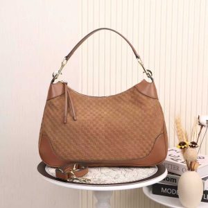 Batch 350... Premium quality, genuine leather, style no. 855251 Brown Matte 🔥🔥🔥 Dimensions: 40cm width x 25cm height x 9cm depth 🎉🎉🎉 Exclusive debut