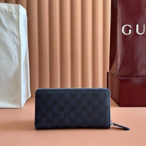 Alternative view of p390💋💋💋【Complete Counter Packaging】Interlocking double G and stirrup prints adorn various small leather goods, radiating festive splendor.This eye-catching motif graces this full-zip wallet crafted from supple GG Supreme. Deep blue and multicolor supple GG Supreme interlocking G stirrup print taffeta lining. Interior: 12 card slots, 3 bill compartments, 1 zippered coin pocket. Zipper closure. Model: 855680.Dimensions: 19 cm (W) x 10.5 cm (H) x 2.5 cm (D) Color: Blue Rubber/G-Stitch.