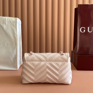 Alternative view of p850💋💋💋【Original Factory Packaging with Full Counter Set】This iconic GG Marmont series handbag is meticulously crafted from exceptionally supple calf leather, adorned with double G hardware accents. Paired with a multi-faceted chain shoulder strap, the entire bag structure is soft and refined.Black quilted V-shaped nappa leather with tonal enamel hardware. Black rayon lining. Double G interior: 1 open pocket. Sliding chain shoulder strap: 23.5cm - 45cm. Magnetic snap closure. Model: 855371.Dimensions: 23 cm (W) x 17 cm (H) x 9 cm (D) Weight: Approx. 0.75 kg Color: Pink/Soft Leather.