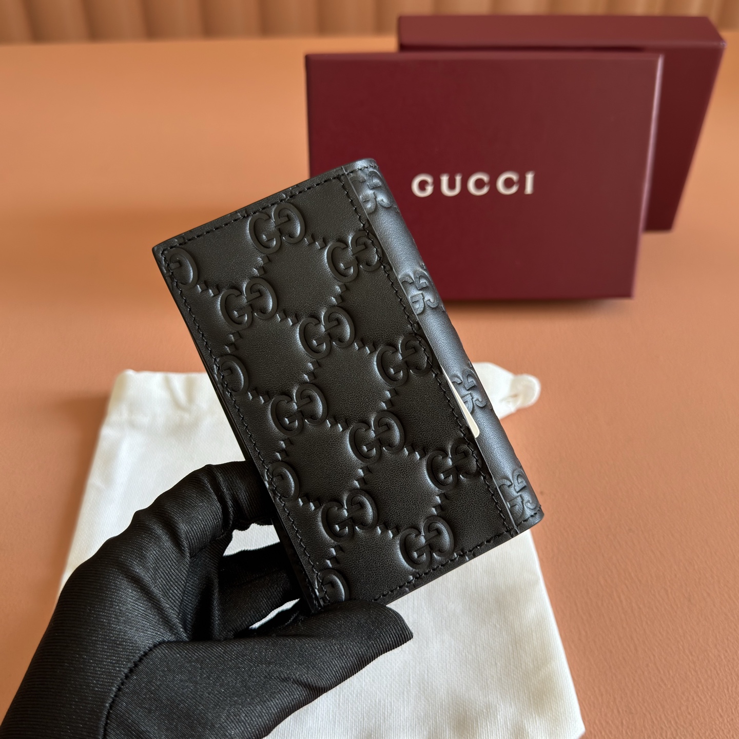 p325💋💋💋【Full Counter Packaging】The GG Emblem collection reimagines the brand's timeless elegance and masterful craftsmanship with GG-embossed smooth calf leather. This cardholder, expertly crafted from GG-embossed calf leather, adds a new piece to the compact accessories line.😘😘Black GG embossed calf leather Black taffeta lining 😘😘 Model: 850183 Dimensions: 12 x 7.5 cm Color: Black embossed - Image 2