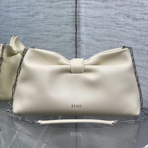In Stock‼️🎀Dior-LAMBSKIN 2026 Spring/Summer New Arrival LAMBSKIN Chain Bag. A fresh silhouette crafted from supple calfskin leather, exuding elegance and sophistication. This versatile design effortlessly accommodates daily essentials, making it the perfect companion for both daytime and evening wear.Features a detachable chain strap adorned with a bow🎀 for added charm. Can be carried by hand or worn crossbody. 0714Size: 30*17.5*12cm