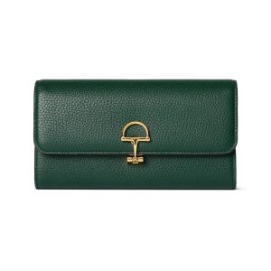 💕The brand reinterprets iconic elements through a contemporary lens, refreshing the Gucci half-horsebit design. Crafted from supple calf leather, this classic accessory gains a modern twist. The long wallet is meticulously made from soft, grained leather, featuring half-horsebit details on the sides.Green grained soft leather with light gold-tone hardware. Cotton-linen blend lining in matching tones. Inside the horsebit: 12 card slots, 2 bill compartments, 2 internal flat pockets (below card slots), and 1 zippered coin pocket. Snap closure. Model: 848791.Dimensions closed: 19 cm (W) x 10 cm (H) x 3.5 cm (D); Dimensions open: 19 cm (W) x 18 cm (H). Weight: Approx. 230 g. Color: Green full leather.