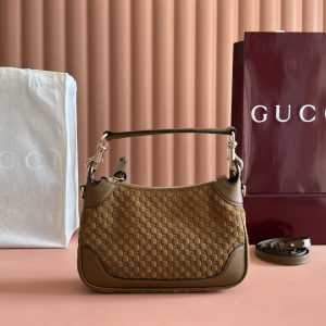 p780💋💋💋【Complete Counter Packaging】The Gucci Body Double Buckle series embodies the essence of mid-20th century classic design, drawing inspiration from 1950s archival creations to craft this captivating handbag.Crafted from luxurious, supple GG suede, this bag features a draped silhouette that elegantly follows the body's contours. The top handle and detachable strap add refined sophistication.Brown GG embossed suede Brown leather trim Light gold-tone hardware Brown cotton-linen blend lining Snap closure Handle: 13 cm Includes detachable leather shoulder strap (Height: 45 cm) Zip closure Model: 855252Dimensions: 25cm (W) x 14.5cm (H) x 6cm (D) Weight: Approx. 0.85kg Color: Brown/Matte Embossed