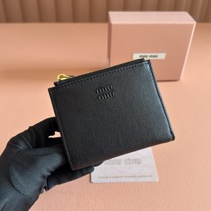 p420💋💋💋【Full Counter Packaging】pocket wallet New Counter-Style Compact Wallet🔥Model: 5MV017🆕🆕💃💃 Exterior and interior crafted from imported premium lambskin🐮,Dual-sided design with multiple card slots. Double zipper compartments on both sides for expanded capacity. Holds 198A💞 bills, bank cards, coins, and change effortlessly. Highly practical. Dimensions: 11.5 x 8 cm