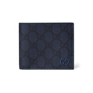 🔥This bifold wallet is expertly crafted from supple GG Supreme leather, featuring a striking two-tone leather interior. Ceramic-effect GG details complete this piece.Deep blue supple GG Supreme leather with green leather lining, palladium-tone hardware, and blue ceramic-effect cloud-patterned fabric lining. GG details inside: 8 card slots and 2 bill compartments. Model: 768243.Dimensions closed: 11 cm (W) x 9 cm (H) Dimensions open: 21 cm (W) x 9 cm (H) Made in Italy Weight: approx. 68 g Color: Blue Rubber/Green