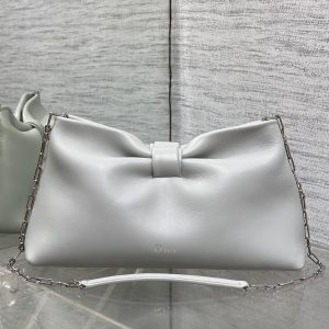 In Stock‼️🎀Dior-LAMBSKIN 2026 Spring/Summer New Arrival LAMBSKIN Chain Bag. A fresh silhouette crafted from supple calfskin leather, this elegant and sophisticated piece offers versatile functionality to carry all your essentials. The perfect companion for both daytime and evening wear.Features a detachable chain strap adorned with a bow🎀 for added charm. Can be carried by hand or worn crossbody. 0714Size: 30*17.5*12cm